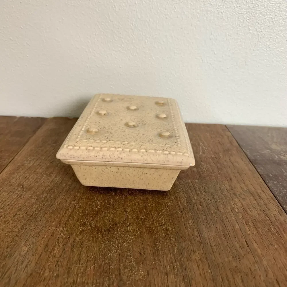 VINTAGE cream gold ottoman style trinket jewelry box ceramic Signed by Nelson‎